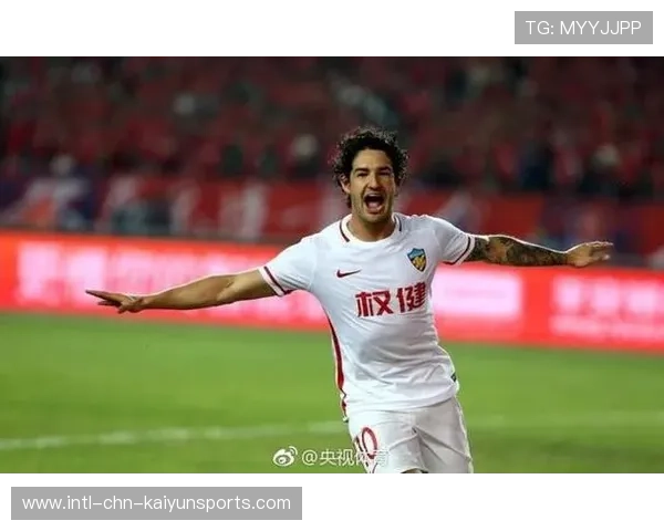 浙江队托利奇直塞穿透,前锋单刀挑射命中 浙江队托利奇直塞穿透,前锋单刀挑射命中